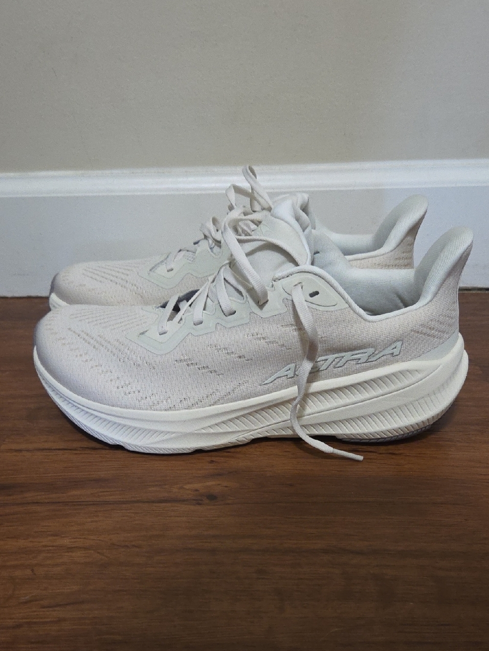 Altra Women's Cream/White Neutral Running Shoes NWOT